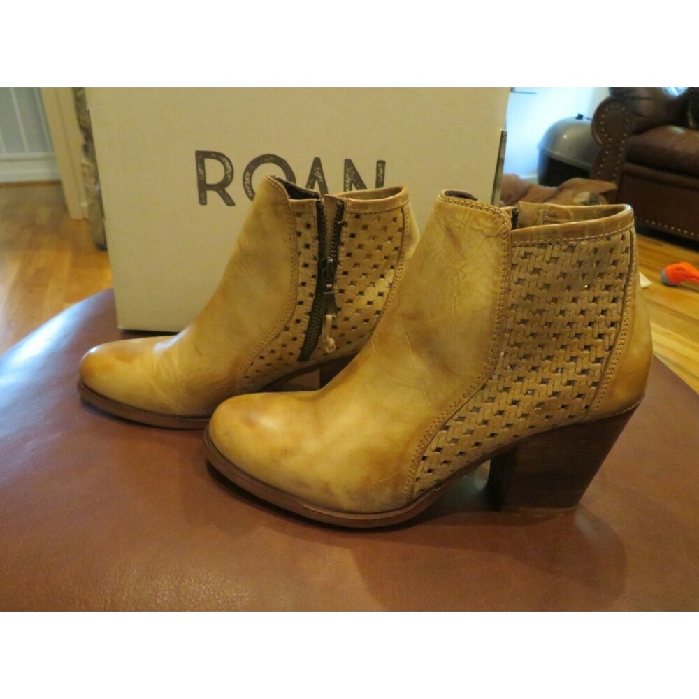 NWT Womens Epica Bone Roan Catalina Boots, 9